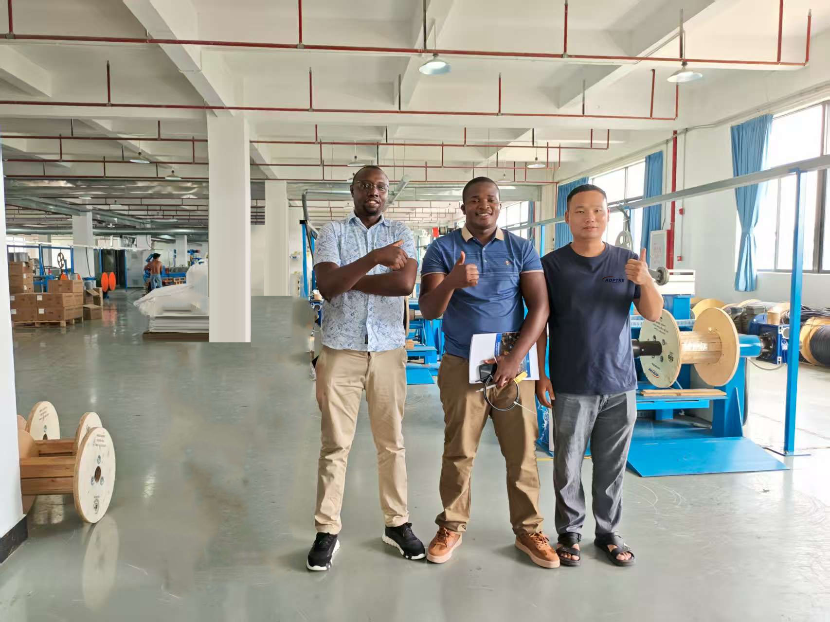 Changsha AOPTKE Optical Cable Production Department receives African customers for photo shoots